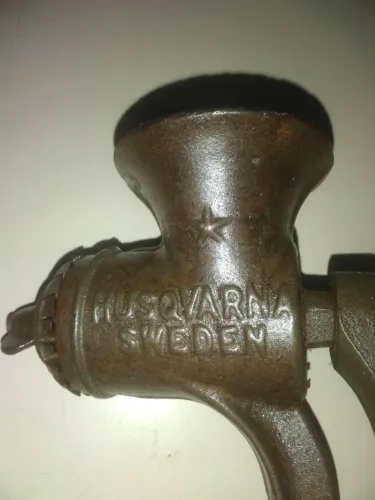 Vendo lindo moedor de carne, Hurqvarna Sweden Ferro Fundido Original.,