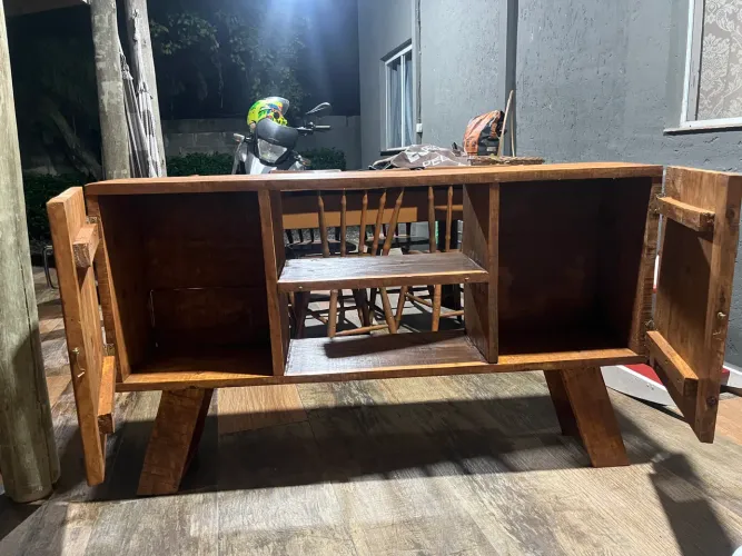 Vendo aparador em madeira nunca usa novo