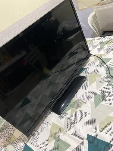 Tv 32 polegadas funcionando perfeitamente só não é smart .