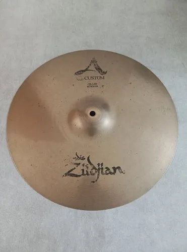## Prato de bateria Zildjian Avedis A Custom Crash 16, liga B20, excelente, sem detalhes!