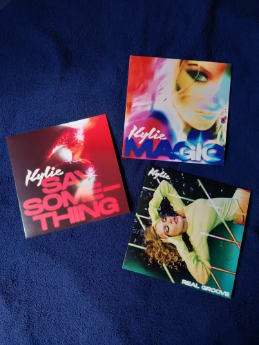 Kylie Minogue - Singles: Say something, Magic e Real Groove
