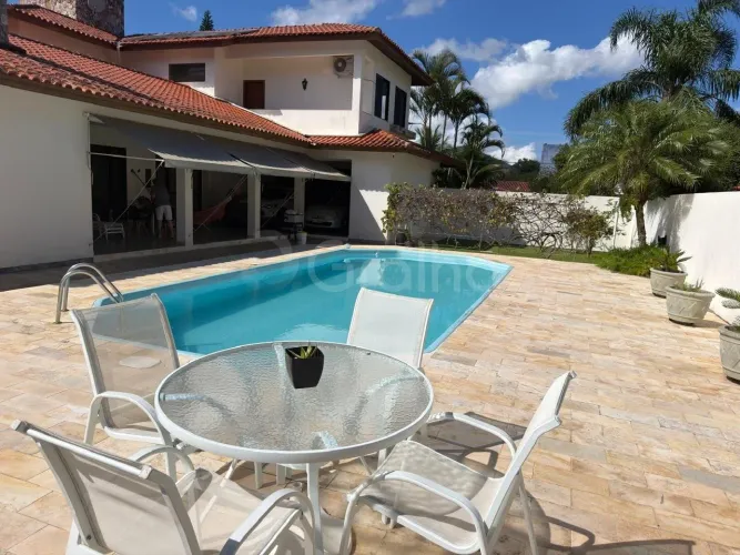 Casa ampla com piscina proximo ao mar de Cacupe, Florianópolis