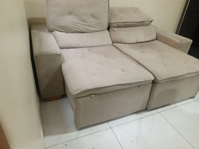 Sofá retrátil e reclinável bege