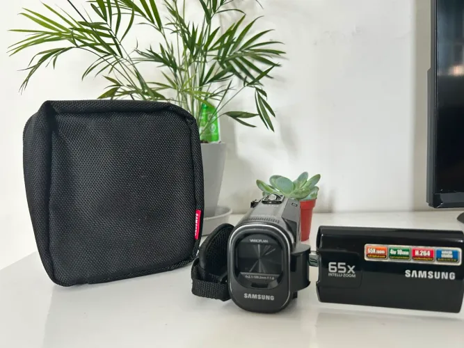 Filmadora Samsung 65x Intelli-Zoom - Liga, Porém Tela Branca - Para Conserto