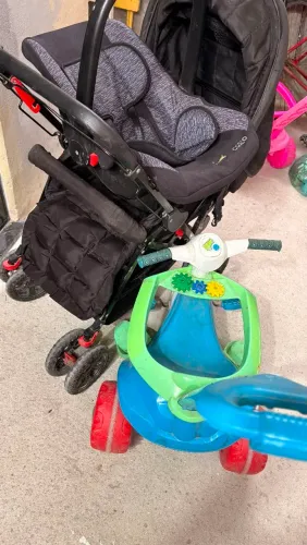 Carrinho, bebe conforto, triciclo e andador.