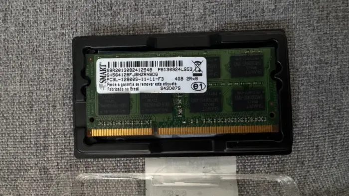 memória RAM DDR3L de 4GB