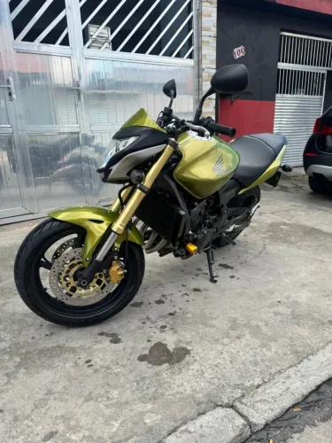 Hornet com manual chave reserva. Muito nova toper de anda  que ja teve sabe 