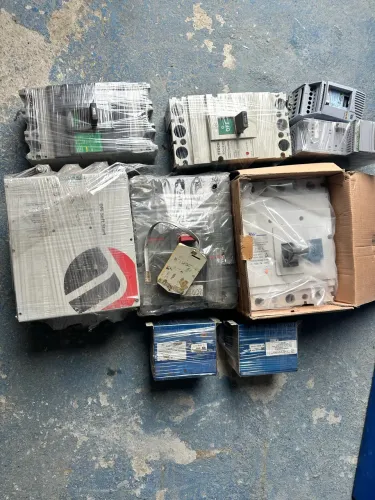 Lote de materiais elétricos