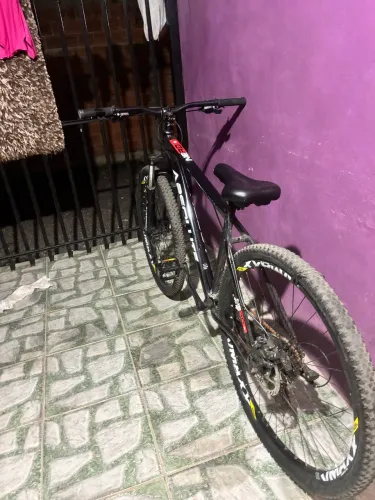 Vendo bicicleta absolute aro 29, pra ir hj, 900$