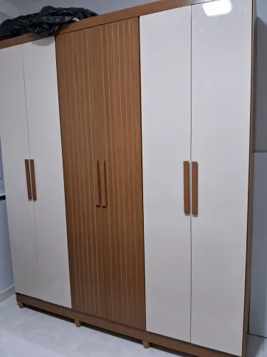 Guarda roupa 6 portas
