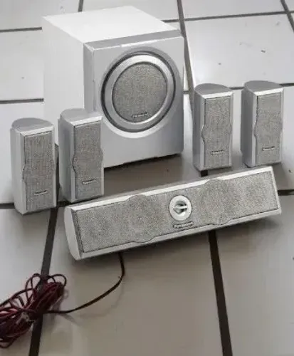 Conjunto de Caixas Home Theater Panasonic 5.1 - 6 Peças (Subwoofer + Satélites)