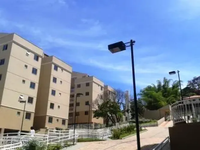 More em um condomínio fechado com lazer em ótima localização.