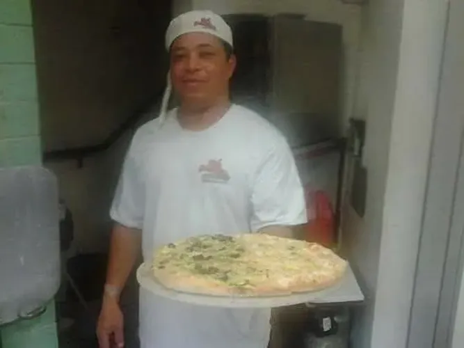 Pizzaiolo experiente se oferece 