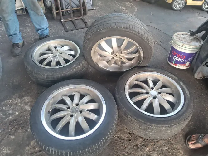Aro 17 com pneus