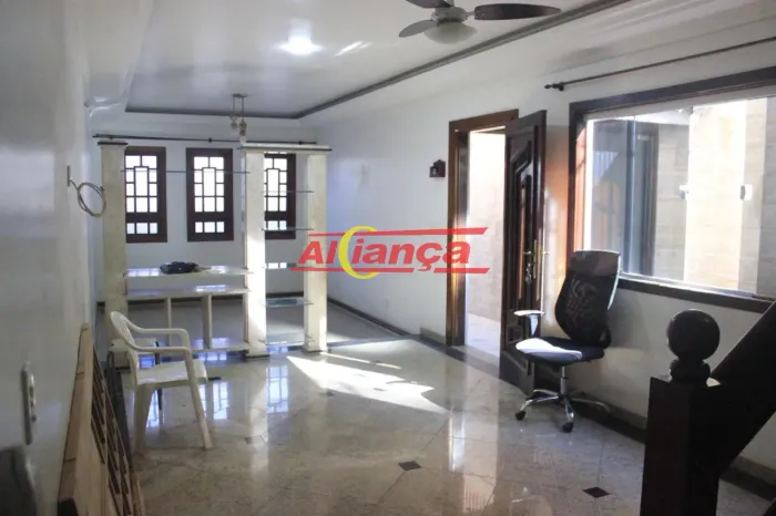 Sobrado individual 213m², com 3 quartos para locação Jardim Bom Clima - Guarulhos R$ 5.000