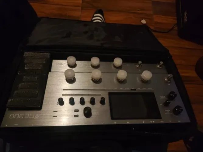 Pedaleira Multiefeitos Mooer Ge300 Para Guitarra