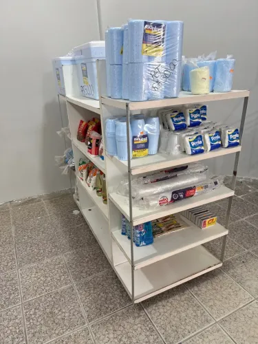 Estante loja mercadinho conveniência 