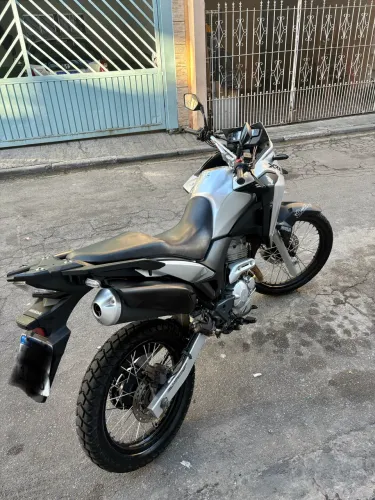 Vende-se xre 300 2021
