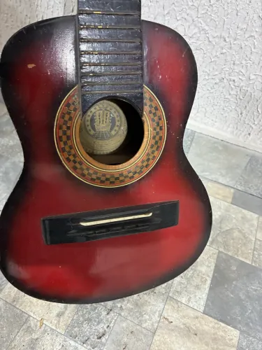 Cavaquinho antigo rei dos violões