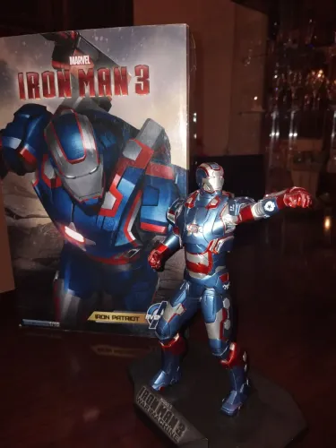 Action figure iron man 3 original