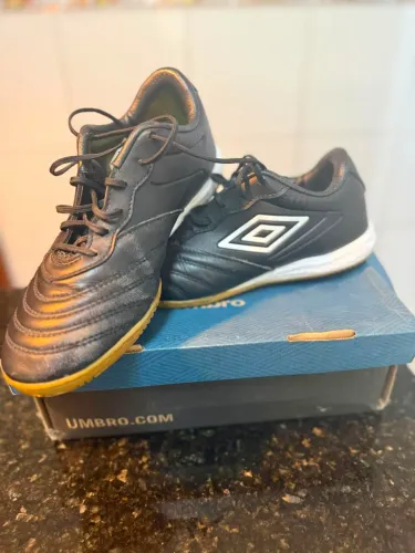 Chuteira Umbro Tocco III Premier