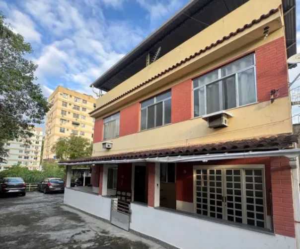 VENDO CASA AMPLA DE 2 ANDARES NO ENGENHO DE DENTRO- 295 MIL