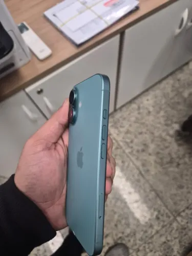 iPhone 16