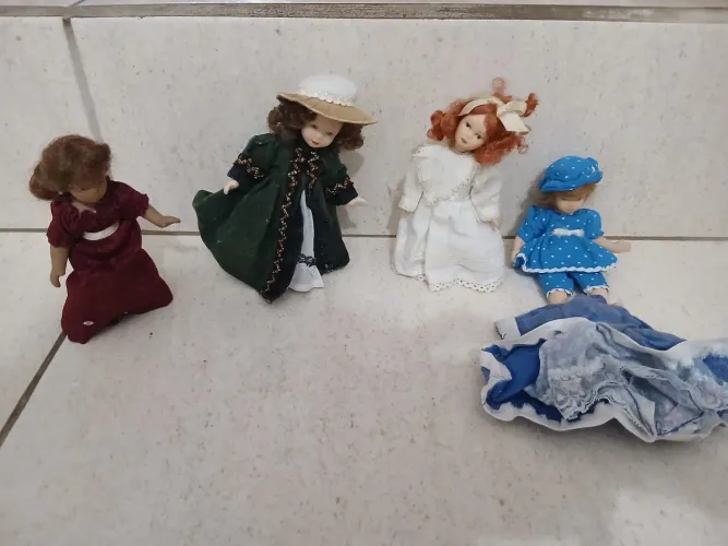 Bonecas de porcelana antigas