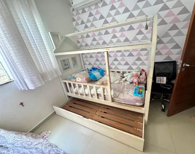 Cama infantil de madeira maciça com bicama