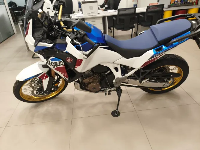 CRF 1100L África Twin 2023 R$ 99.990,00.<br>? Apenas 1.200 km<br>? IPVA Pago<br>? Transferência R$