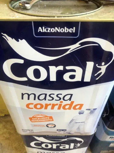 Lata massa corrida