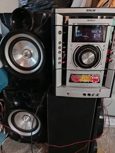 SONY GNX100 - 900 RMS + 2 caixas Samsung