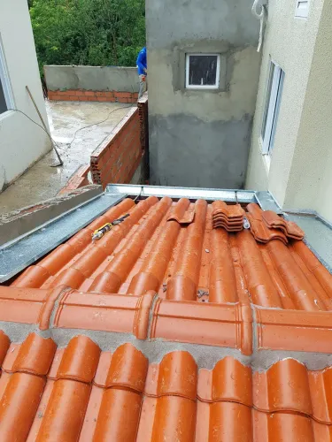 Serviços gerais manutenção em telhado calhas e rufos e pintura em geral