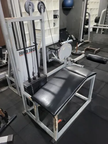 Vendo Mesa Flexora profissional para academia 