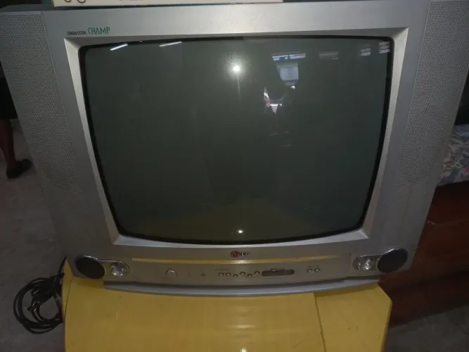TV LG de 20" de tubo - ótima qualidade de imagem e som