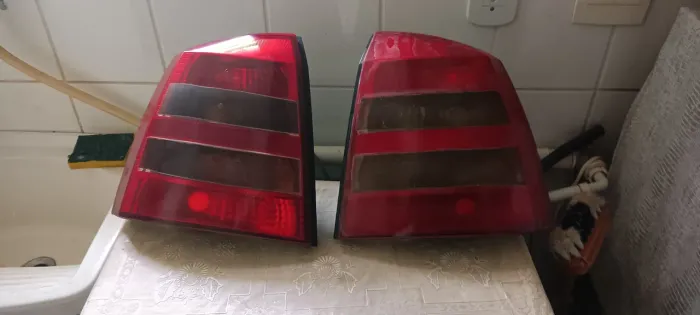 Par de faróis traseiros astra hatch 2003 em diante