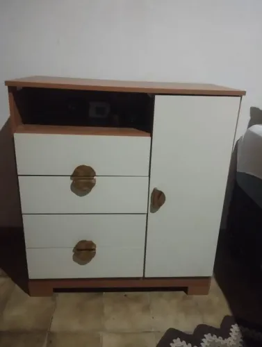 CÔMODA SEMI-NOVA