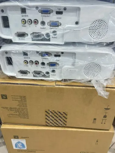 3 Projetores Epson Power Lite E20