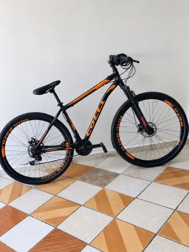 Bicicleta Colli Aro 29 Preta e Laranja