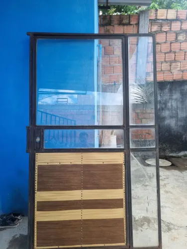 Porta de Ferro com Vidro