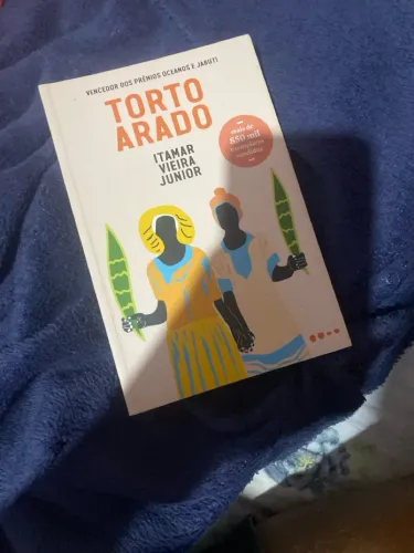 Vende-se livro?tor tarado fecha ?de Itamar Vieira Júnior
