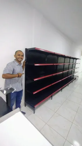 GÔNDOLAS DE PAREDE, CENTRO E PONTA S/A PRETA 