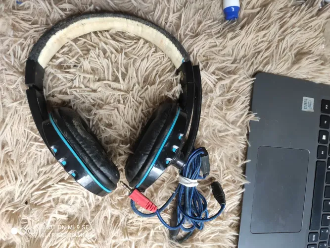 Headset top