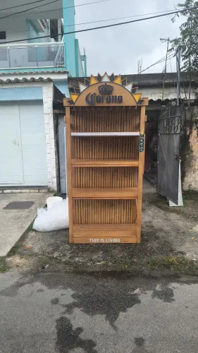 Vendo expositor Corona por R$250. Não desmonta. Retirada em Realengo