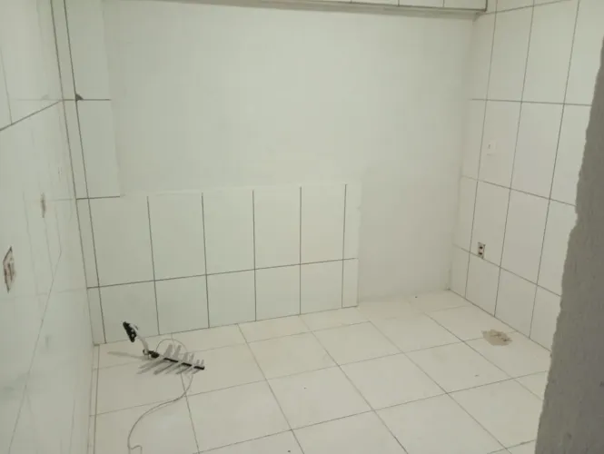 Kitnet água e Luz inclusa