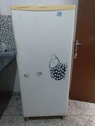 Vendo geladeira Electrolux 340 littos