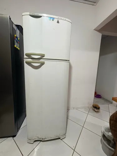 Geladeira Eletrolux 365L