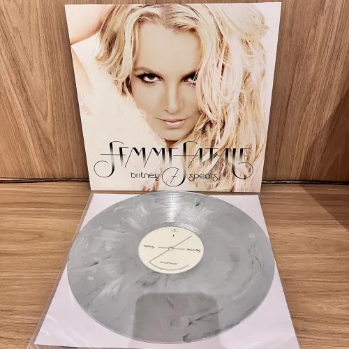 LP Vinil Britney Spears - Femme Fatale (Europeu Cinza)