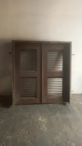 PORTA E JANELA DE  MADEIRA MACICA  ANTIGA 