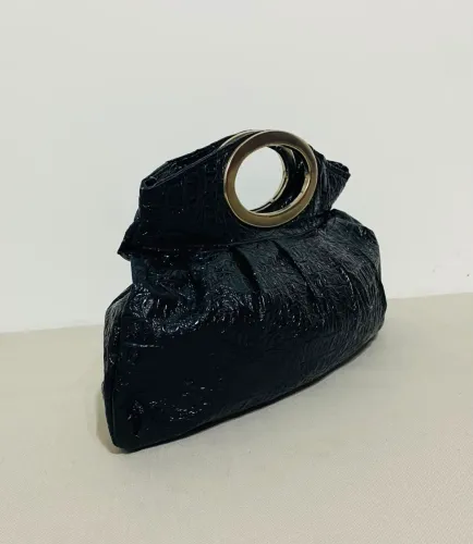 Bolsa De Mão Clutch Preta Texturizada Com Alça De Metal Oval Vintage